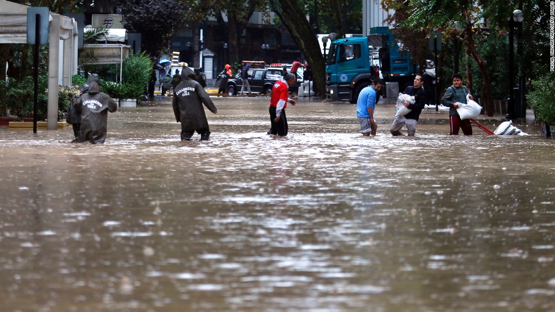 ¿Qué causa las inundaciones en Chile?  CNN Video