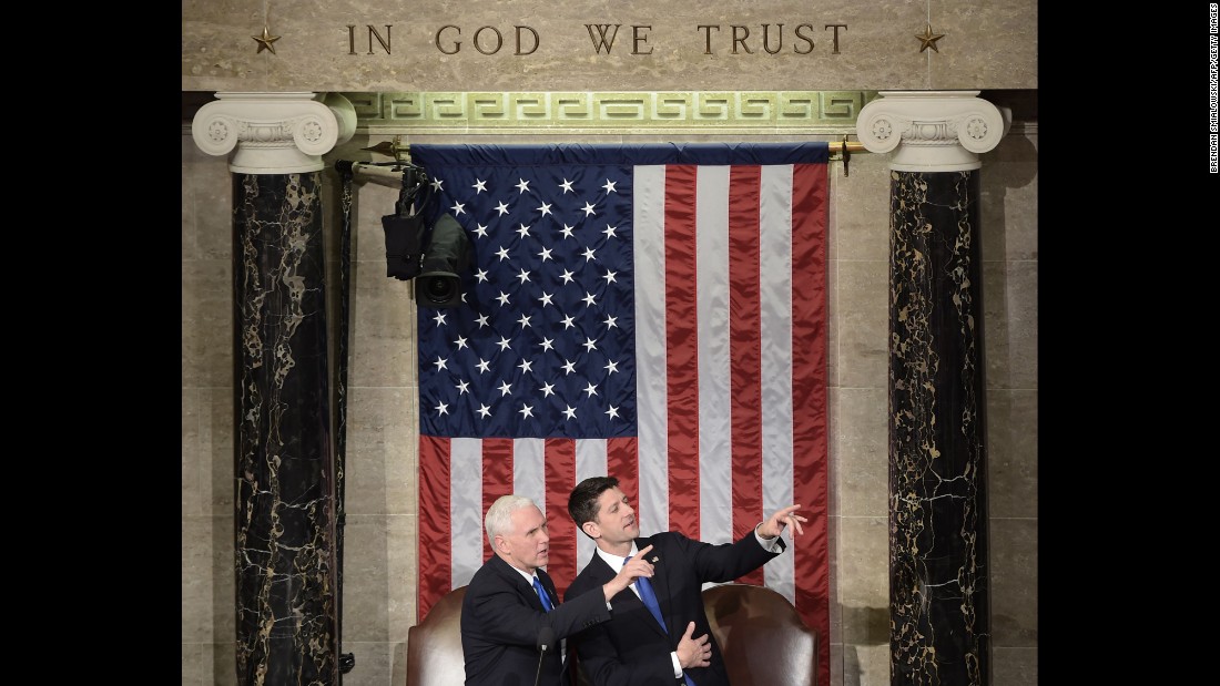 Pence confers with Ryan before Trump&#39;s speech.