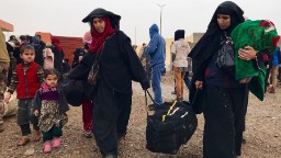 170304130815 05 residents flee mosul hp video Number of Iraqis fleeing Mosul nears 60,000