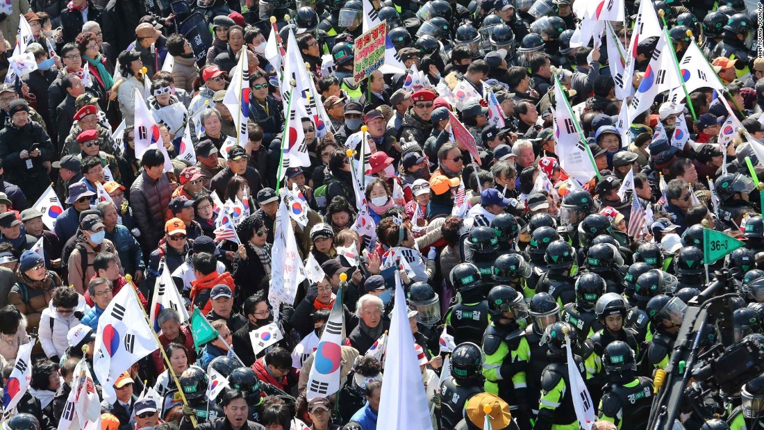Police block Park supporters as they march toward the Constitutional Court in opposition of her impeachment.