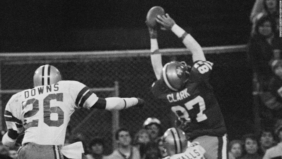 Football greats Dwight Clark, Gale Sayers battle brain diseases