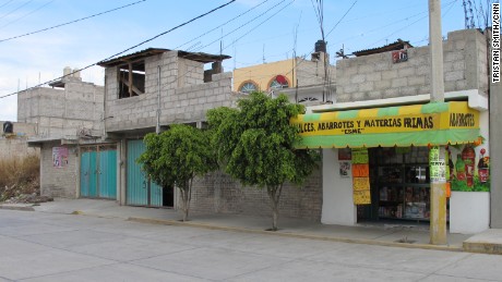 Matadamas&#39; aunt and uncle&#39;s house in La Paz. The &quot;deposito&quot; can be seen out front.
