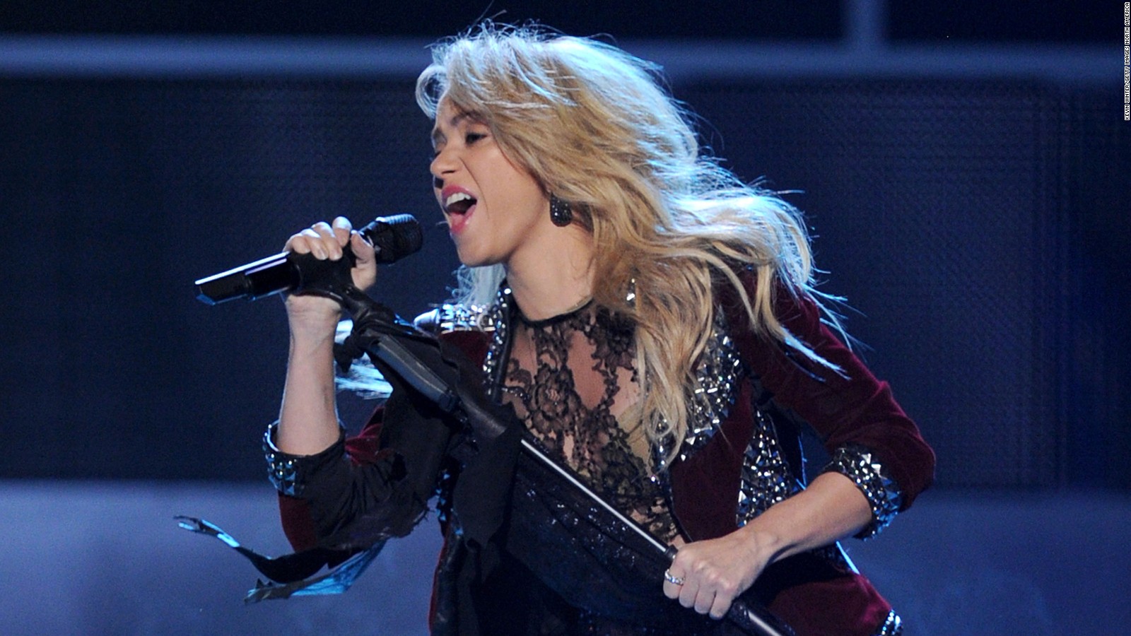 Shakira Y Prince Royce Estrenan El Video De Deja Vu Cnn Video 4625