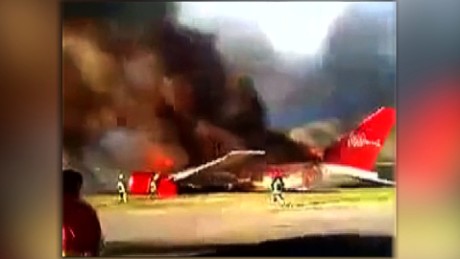 cnnee cafe vo peruvian airlines avion se incendia mientras aterriza no hay heridos_00000818