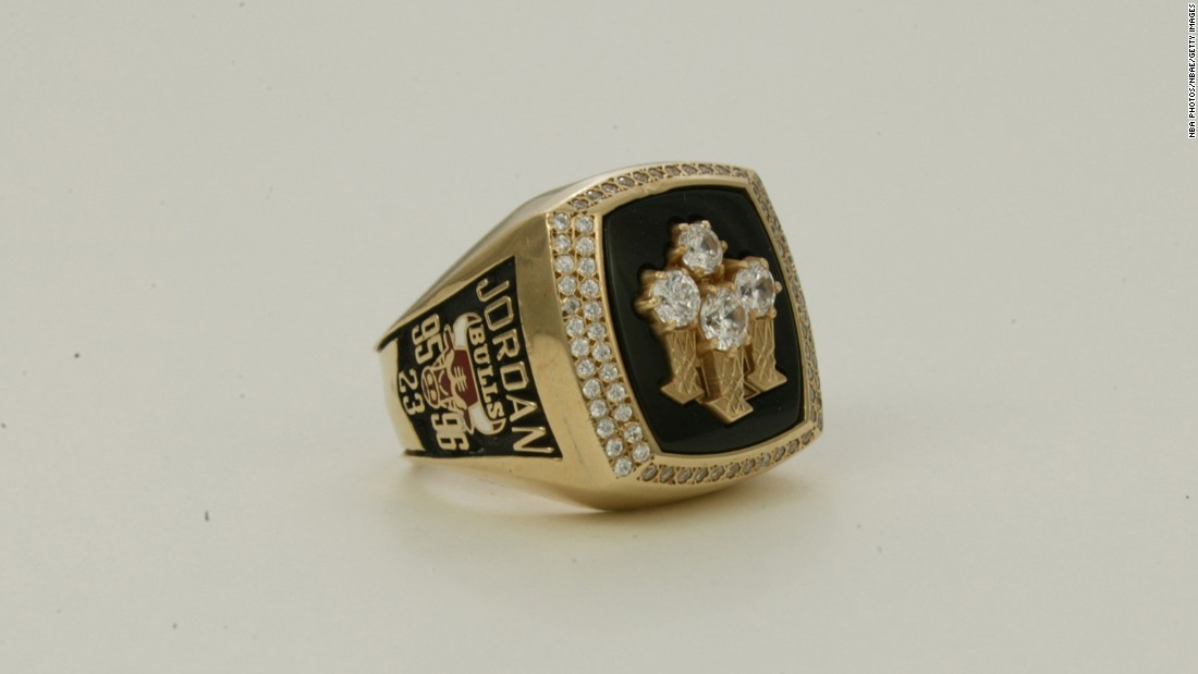 During the 1995-96 season, the Chicago Bulls set an NBA record by winning 72 regular-season games. They went on to win the title and this ring, which signifies the franchise&#39;s fourth championship.
