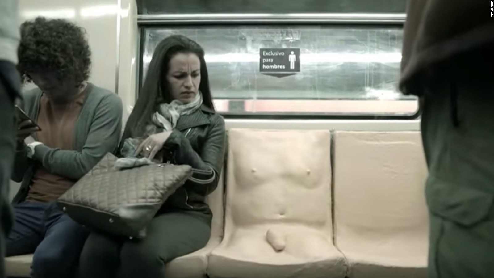 Arrimones en el metro: campaña viral te pone en el lugar de las mujeres -  CNN Video