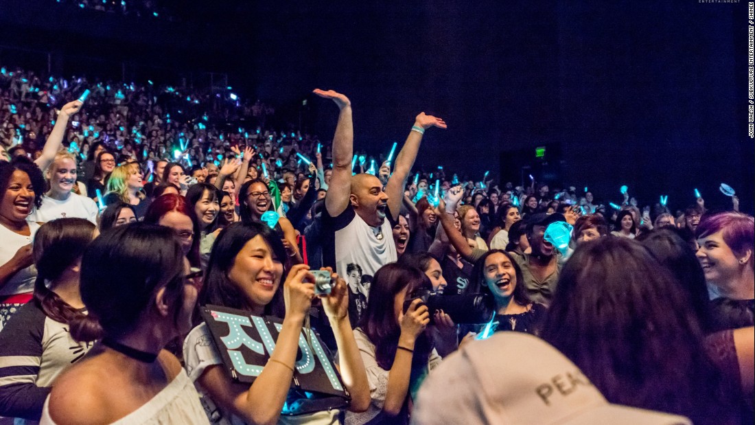 Fans at the  SHINee concert in Dallas