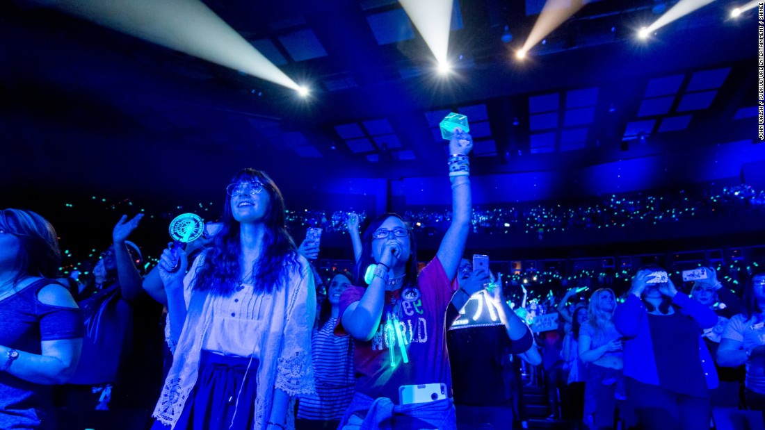 Fans at SHINee&#39;s Dallas show 