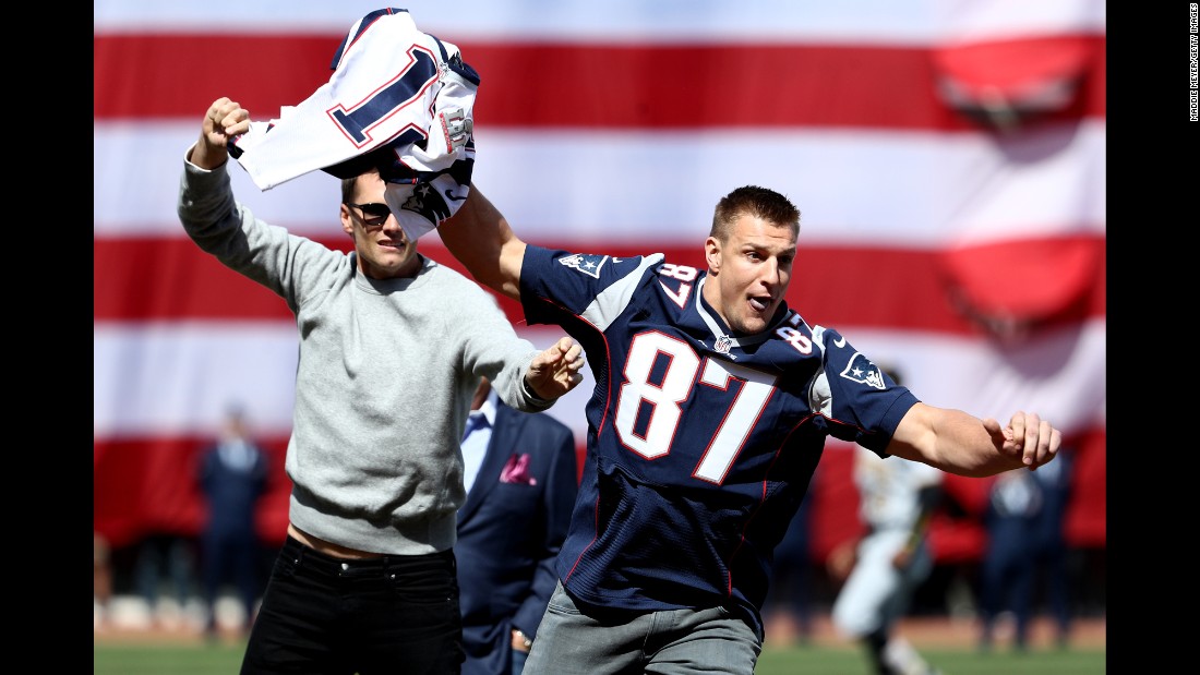 Gronkowski agrees to return to NFL to play with Tom Brady