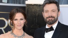 HOLLYWOOD, CA - el 24 de febrero: la actriz Jennifer Garner y el actor y director Ben Affleck llegan a los Oscar en Hollywood & amp;  Highland Center el 24 de febrero de 2013 en Hollywood, California.  (Foto por Jason Merritt / Getty Images)