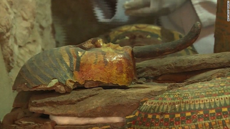 Egypt 8 Mummies Unearthed In 3500 Year Old Tombs Cnn
