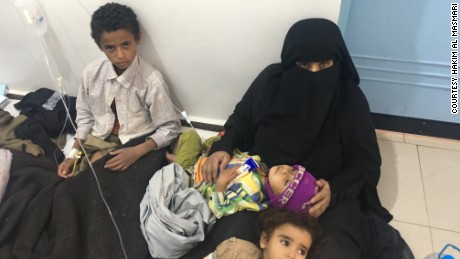 Fannah Mohammad comforts her daughters in Sabeen Children&#39;s Hospital in Sanaa.