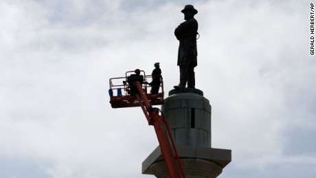 CORRECTS TITLE FROM PRESIDENT TO GENERAL Workers prepare to take down the statue of Robert E. Lee, former general of the Confederacy, which stands in Lee Circle in New Orleans, Friday, May 19, 2017.  The city is completing the Southern city&#39;s removal of four Confederate-related statues that some called divisive. (AP Photo/Gerald Herbert)
