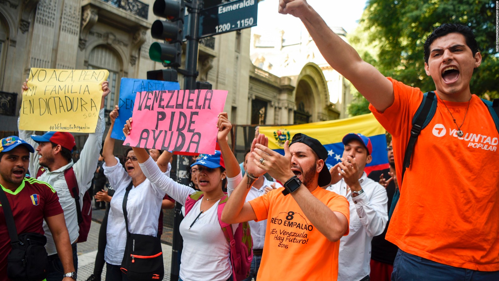 Venezolanos recuerdan a los últimos muertos por protestas en Buenos