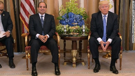 US, citing human rights, cuts some Egypt aid