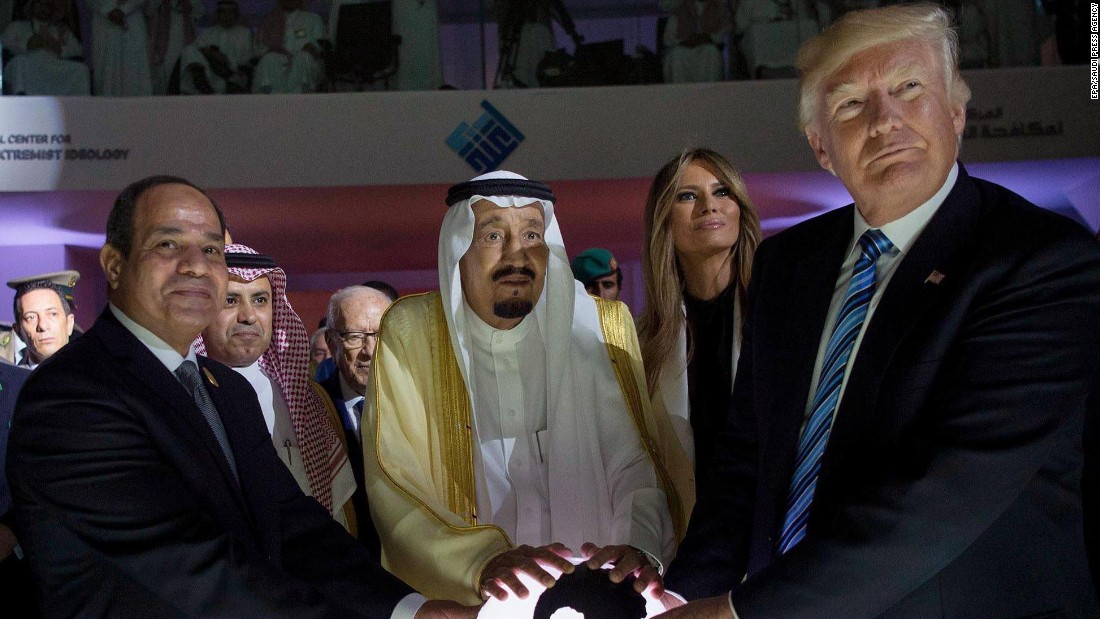 Trump Touches Orb In Saudi Lights Up Internet Cnnpolitics