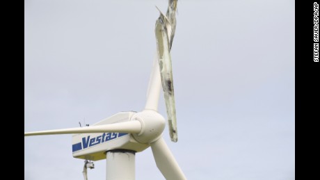 A snapped-off rotor blade&#39;seen on a wind turbine near Dargelin, Germany, 17 May 2017. The damage was presumably caused by a lightning strike on 15 May 2017. 