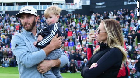 Johnson celebrates with wife Paulina Gretzky and son Tatum after winning the Genesis Open.