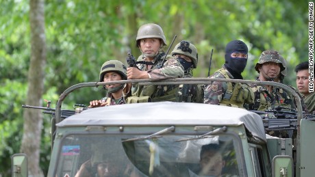 Philippine soldiers ride in the back of a truck as they leave a military camp in Marawi, on the southern island of Mindanao on May 25, 2017, to reinforce soldiers at the battlefront in the city centre days after Muslim extremists attacked the city.
Philippine troops aboard helicopters and in armoured tanks battled Islamist militants inside a southern city on May 25, as reports emerged of the gunmen murdering civilians. / AFP PHOTO / TED ALJIBE        (Photo credit should read TED ALJIBE/AFP/Getty Images)