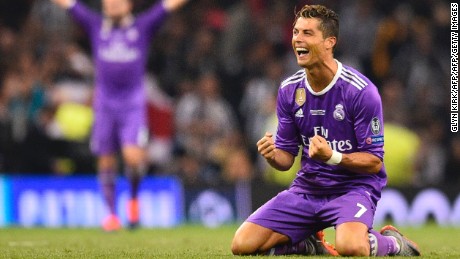 Real Madrid&#39;s Portuguese striker Cristiano Ronaldo falls to his knees as he celebrates their victory on the final whistle of the UEFA Champions League final football match between Juventus and Real Madrid at The Principality Stadium in Cardiff, south Wales, on June 3, 2017.
Real Madrid beat Juventus 4-1 to win Champions League. / AFP PHOTO / Glyn KIRK        (Photo credit should read GLYN KIRK/AFP/Getty Images)