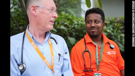 mere end to årtier senere er Sauvener vokset op til at blive læge og slutter sig til landmand i behandling af patienter på Universitetshospital i Mirebalais, Haiti.