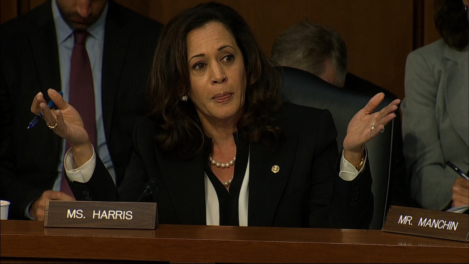 Senators Try To Quiet Kamala Harris But She Doesn T Back Down Cnnpolitics