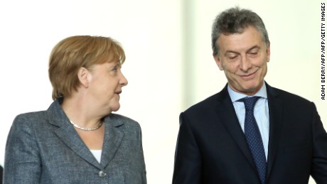  Argentinian President Mauricio Macri (R) arrives with German Chancellor Angela Merkel for a joint press conference at the Chancellery in Berlin on July 5, 2016.  / AFP / Adam BERRY        (Photo credit should read ADAM BERRY/AFP/Getty Images)
