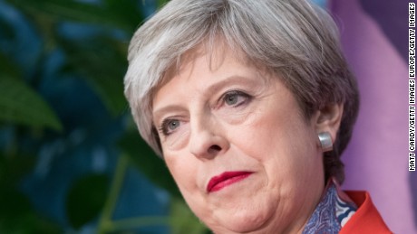  Theresa May to form new government with help of DUP