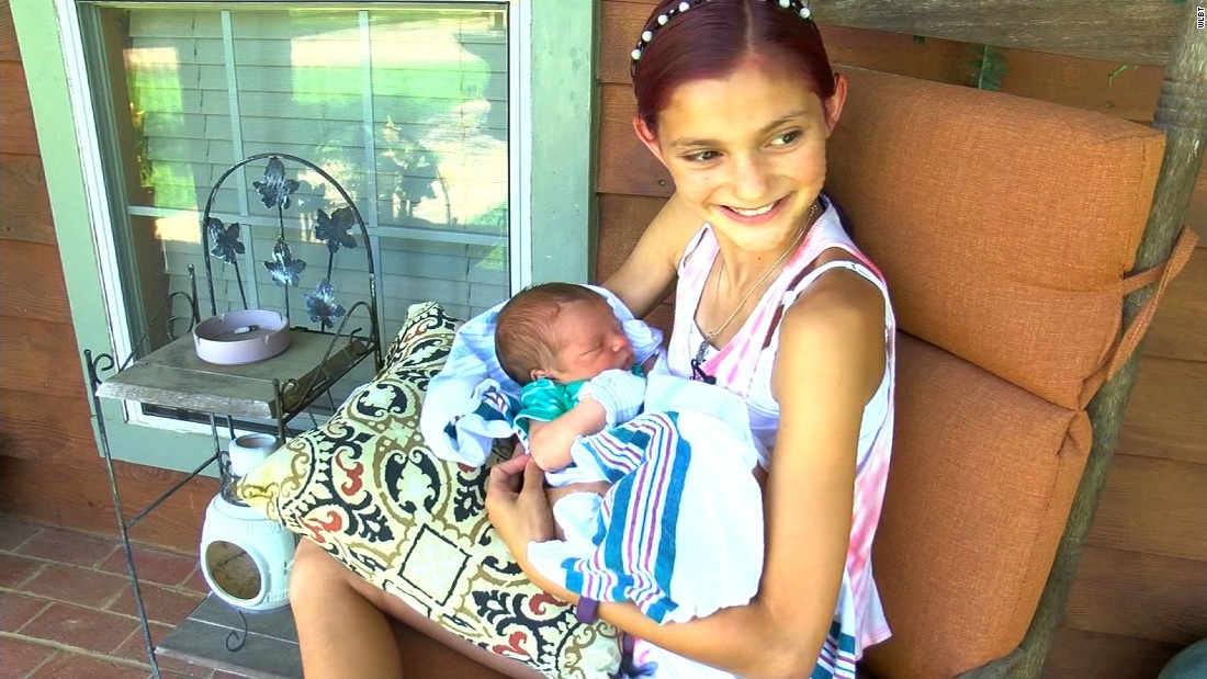 12-Year-Old Girl Helps Deliver Baby Brother - Cnn Video-2714