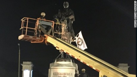 Baltimore mayor defends decision to remove Confederate statues overnight