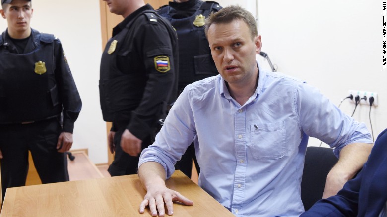 Putin critic Navalny takes message to Youtube
