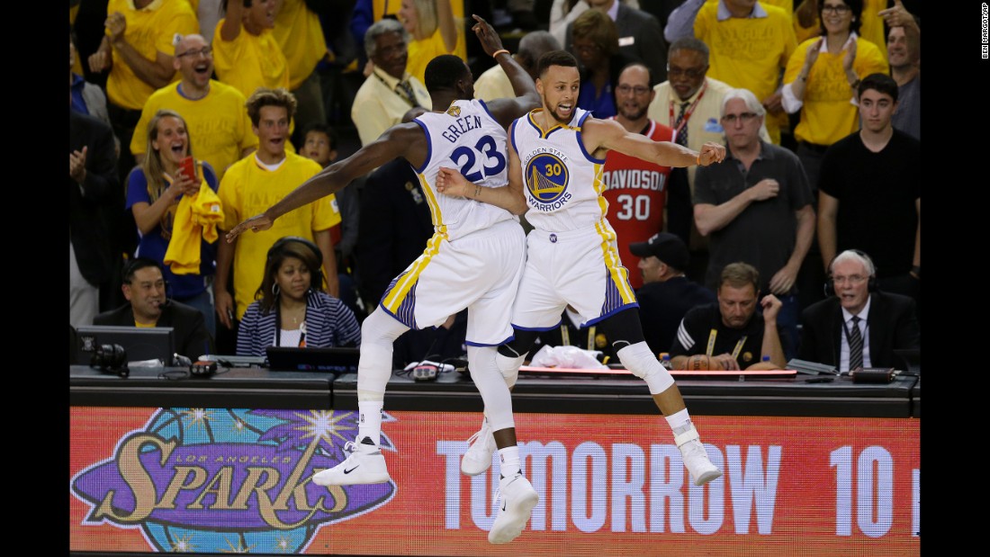 Golden State teammates Draymond Green and Stephen Curry celebrate late in the fourth quarter.