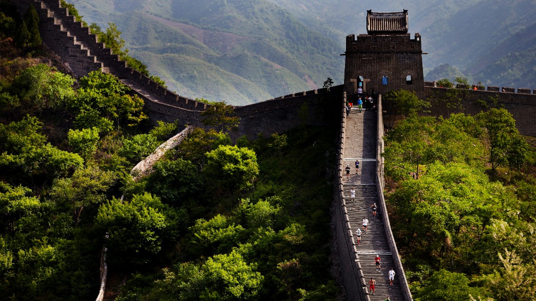 The Great Wall of China is one of the world&#39;s most iconic tourist destinations, attracting 10 million visitors each year. Few, however, would dare to run a marathon on it... 
