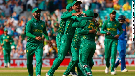 Pakistan&#39;s players celebrate their victory over India on the pitch after the ICC Champions Trophy final cricket match between India and Pakistan at The Oval in London on June 18, 2017.

