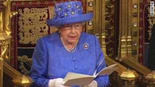 Did the Queen Deliberately Wear a Hat Designed to Look Like EU Flag?