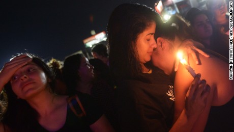 Activistas en El Salvador se manifiestan contra la violencia de género y a favor del derecho al aborto en San Salvador en 2016. 
