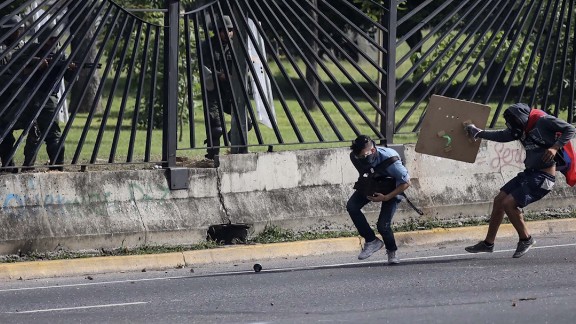 Venezuelan Protester Shot Dead At Point Blank Range By Soldier Cnn