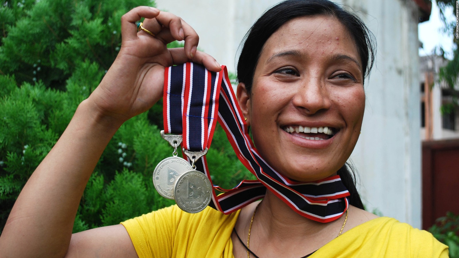 Anshu Jamsenpa First Woman To Ascend Mount Everest Twice In Five Days