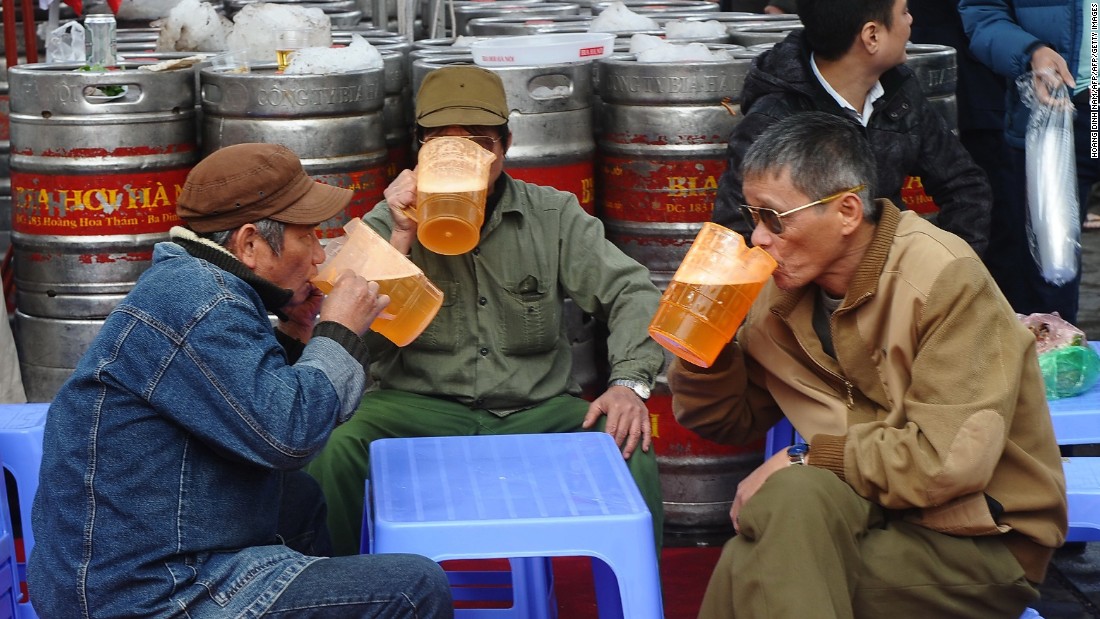 While stalwart brands such as Tiger, Saigon Beer,&lt;strong&gt; &lt;/strong&gt;and Bia Hoi still account for the lion&#39;s share of Vietnam&#39;s beer consumption, in Ho Chi Minh City alone artisan brewers such as &lt;a href=&quot;http://platinumbeers.com/&quot; target=&quot;_blank&quot;&gt;Platinum&lt;/a&gt;, &lt;a href=&quot;https://pasteurstreet.com/&quot; target=&quot;_blank&quot;&gt;Pasteur Street Brewing Co&lt;/a&gt;, &lt;a href=&quot;https://www.facebook.com/winkingseal/&quot; target=&quot;_blank&quot;&gt;Winking Seal&lt;/a&gt;, &lt;a href=&quot;http://heartofdarknessbrewery.com/&quot; target=&quot;_blank&quot;&gt;Heart of Darkness&lt;/a&gt;, and &lt;a href=&quot;https://www.facebook.com/fuzzylogicbrewing/&quot; target=&quot;_blank&quot;&gt;Fuzzy Logic&lt;/a&gt; are providing a real alternative.