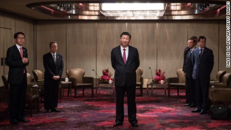 TOPSHOT - China&#39;s President Xi Jinping (C) waits to meet with Hong Kong&#39;s chief executive Leung Chun-ying at a hotel in Hong Kong on June 29, 2017. 
Xi arrived in Hong Kong on June 29 to mark the 20th anniversary of the city&#39;s handover from British to Chinese rule and to inaugurate new chief executive Carrie Lam on July 1. / AFP PHOTO / POOL / DALE DE LA REY        (Photo credit should read DALE DE LA REY/AFP/Getty Images)