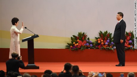 Hong Kong&#39;s new Chief Executive Carrie Lam (L) faces China&#39;s President Xi Jinping (R) as she is sworn in as the territory&#39;s new leader during a ceremony at the Hong Kong Convention and Exhibition Centre in Hong Kong on July 1, 2017. Lam became Hong Kong&#39;s new leader on July 1, which marks the culmination of the lifelong civil servant&#39;s career as she inherits a divided city fearful of China&#39;s encroaching influence.