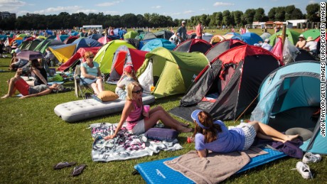 Wimbledon queue camping