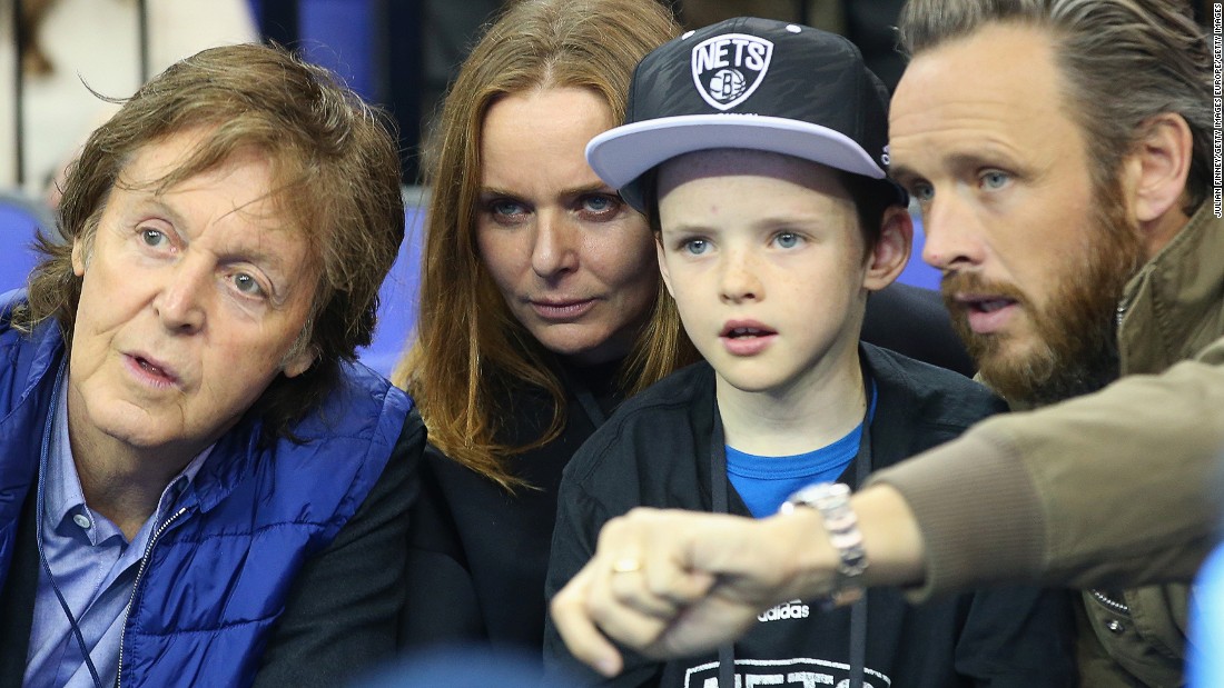 McCartney shares some time out with her Beatle dad, Paul (left) and husband Alasdhair (right) at London&#39;s O2 arena during an NBA match between Brooklyn Nets and Atlanta Hawks in 2014. 