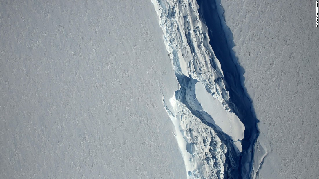 antarctica iceberg breaks