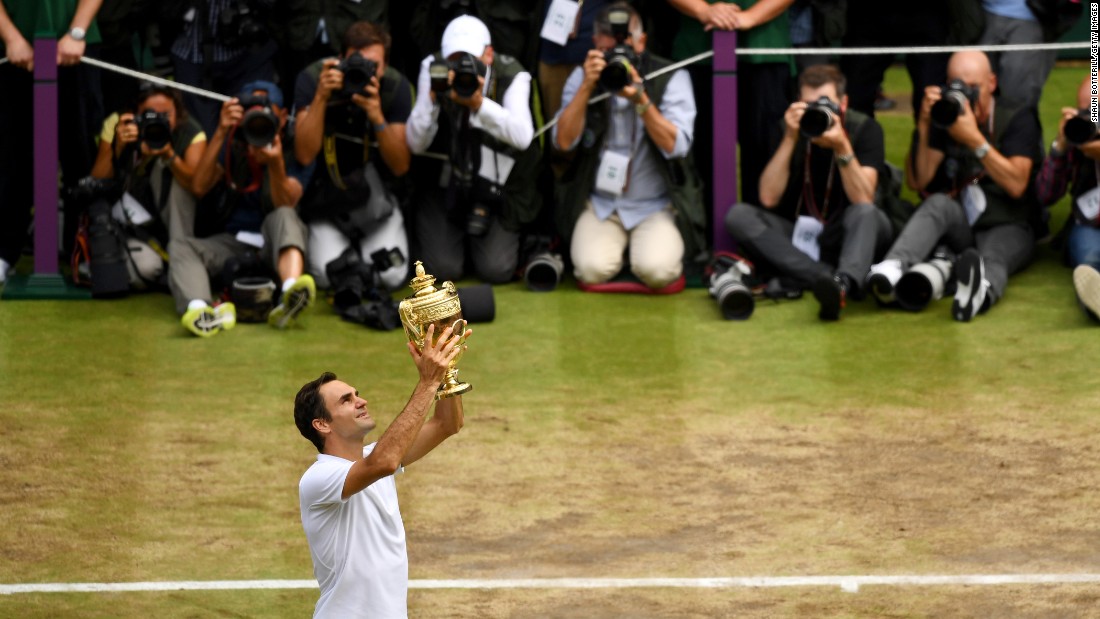 Roger Federer of Switzerland celebrates his eighth singles title at Wimbledon on July 16, 2017. Federer beat Croatia&#39;s Marin Cilic, 6-3, 6-1, 6-4.