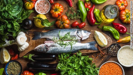 Dieta mediteraneană încetinește tulburările cognitive, spun studiile