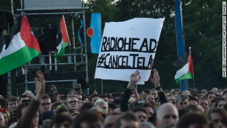 Protesters against Radiohead&#39;s planned concert in Tel Aviv at a show in Glasgow, Scotland.