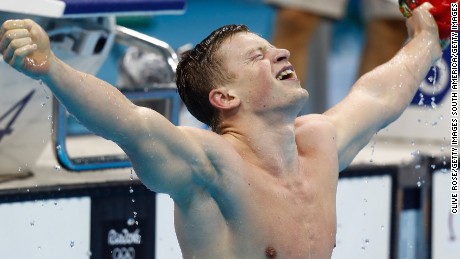 Peaty celebrates winning gold and setting a new world record in the men&#39;s 100m breaststroke at Rio 2016