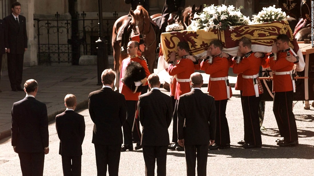 Diana&#39;s coffin is carried into London&#39;s Westminster Cathedral in September 1997. Watching at the bottom, from left, is Prince Charles, Prince Harry, Charles Spencer, Prince William and Prince Philip.