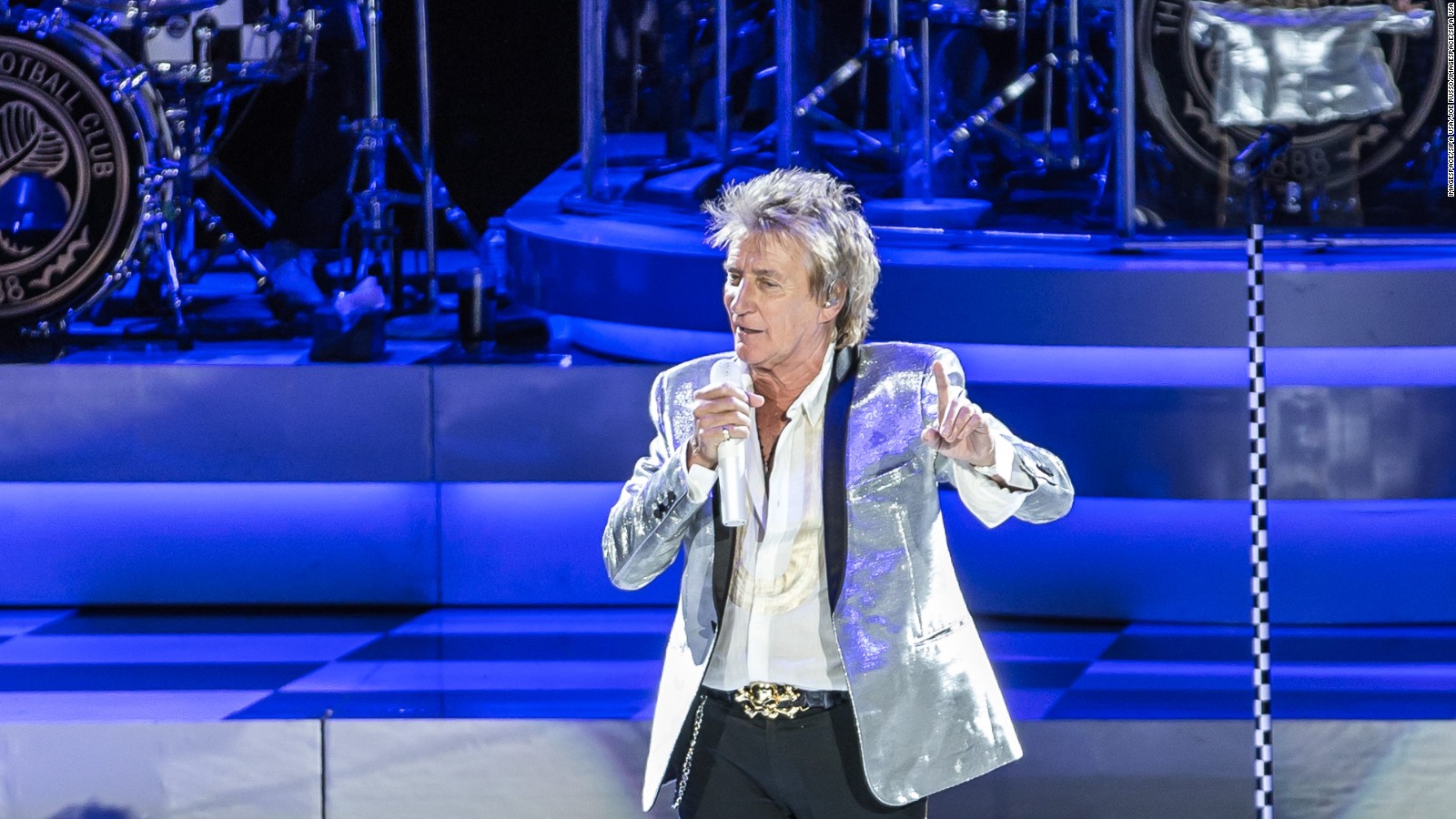 Singer Sir Rod Stewart and his son plead guilty to simple battery - CNN
